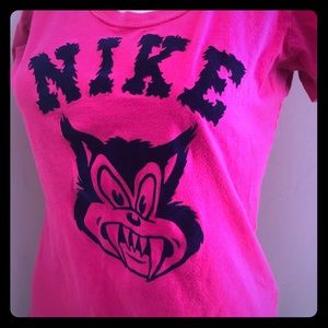 Nike fierce cat 🐈 pink t-shirt